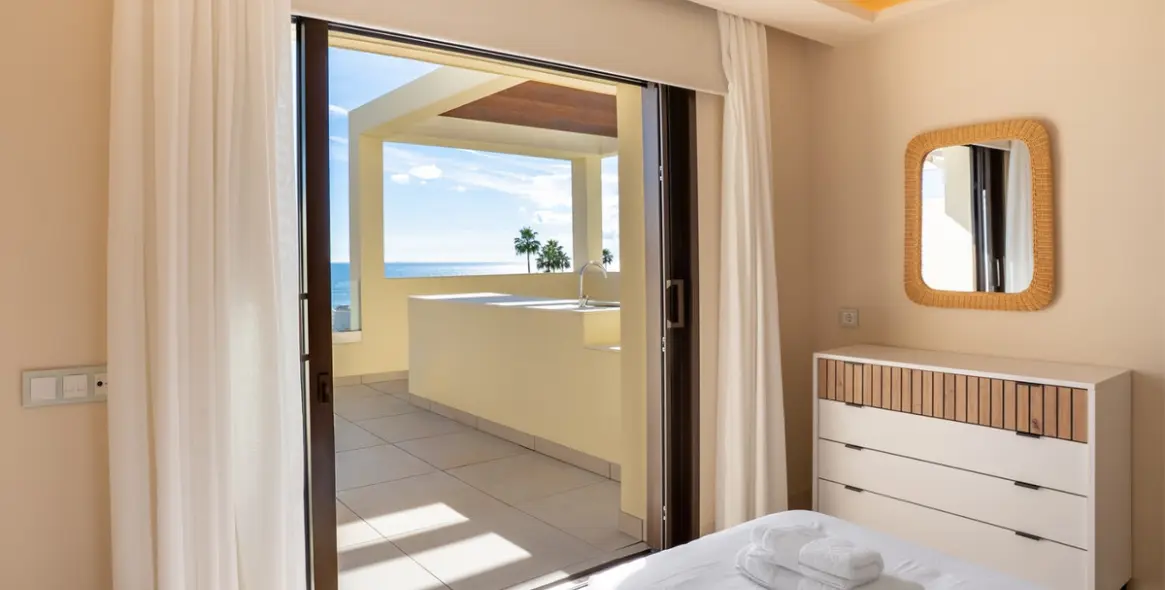 Long-term rent of penthouse duplex in Estepona 12