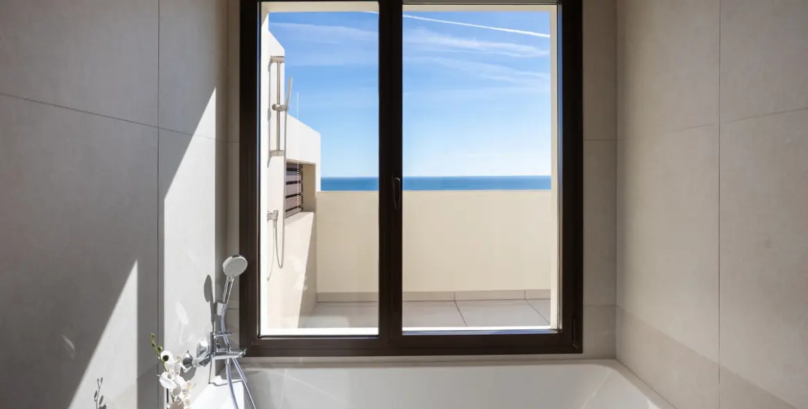 Long-term rent of penthouse duplex in Estepona 13