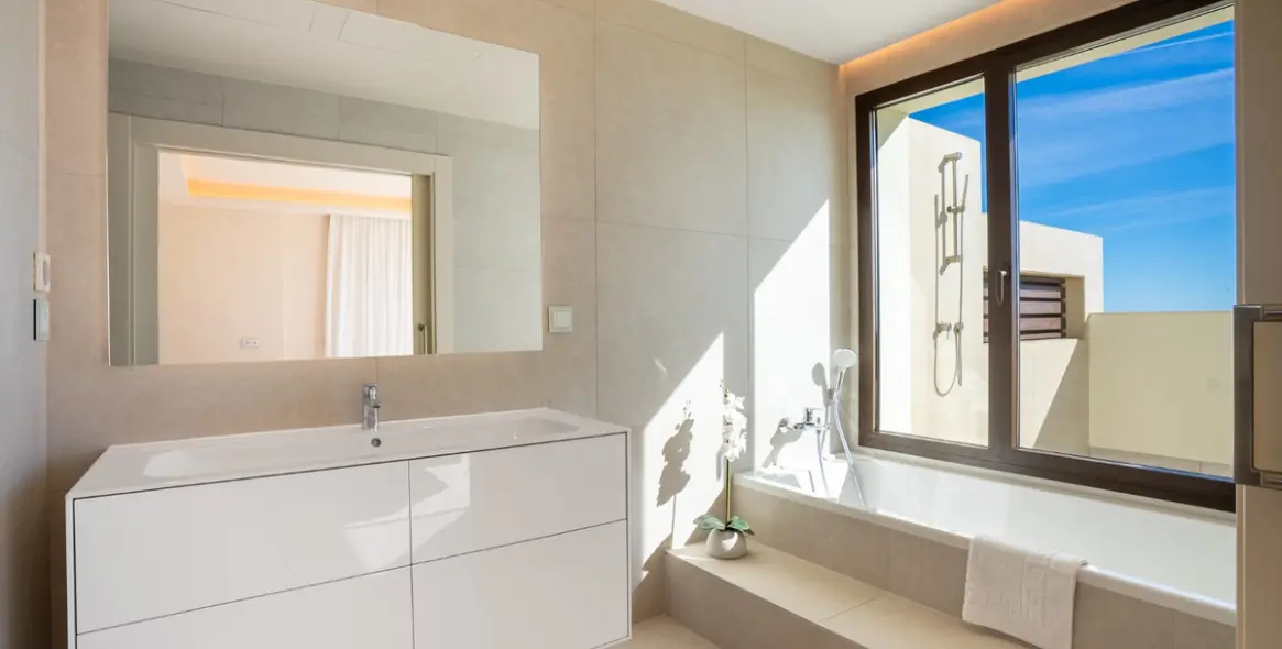 Long-term rent of penthouse duplex in Estepona 14