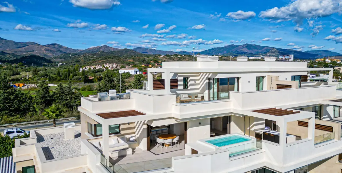 Long-term rent of penthouse duplex in Estepona 20