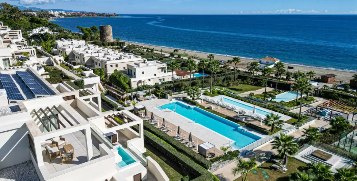 Долгосрочная аренда двухуровневого пентхауса в Estepona 1