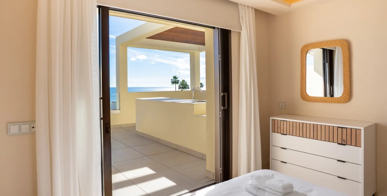 Long-term rent of penthouse duplex in Estepona 12