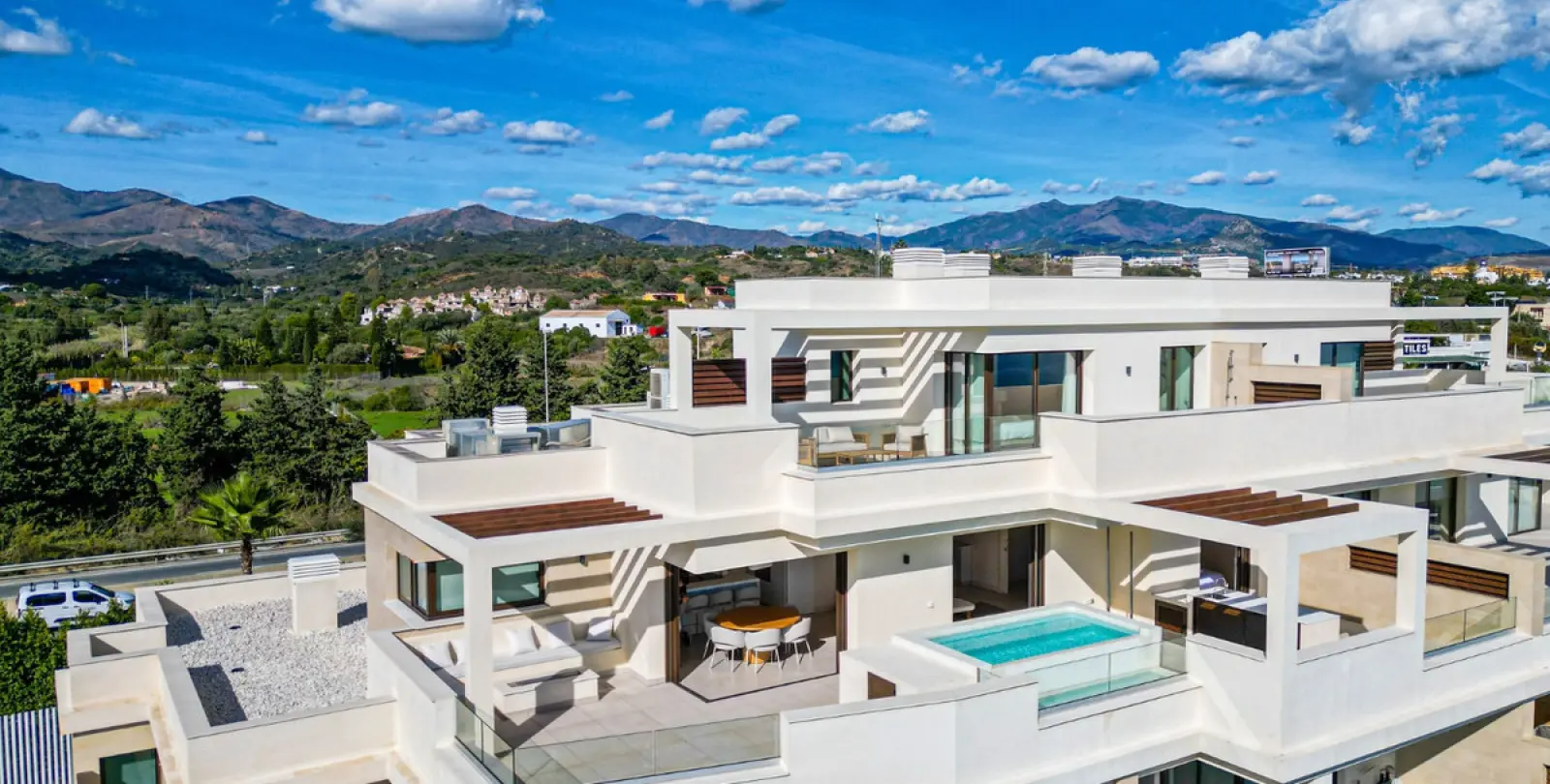 Long-term rent of penthouse duplex in Estepona 20