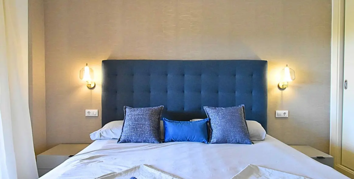 Продажа апартаментов на среднем этаже в Casares Playa 1