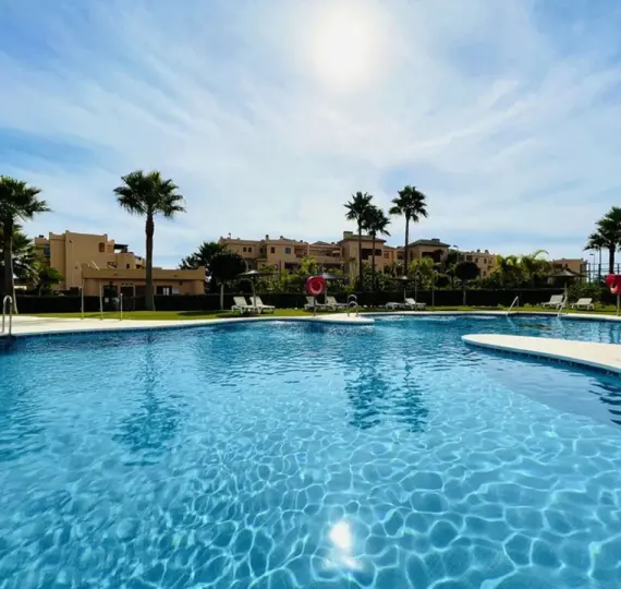 Продажа апартаментов на среднем этаже в Casares Playa