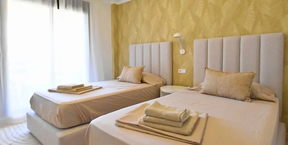 Продажа апартаментов на среднем этаже в Casares Playa 3