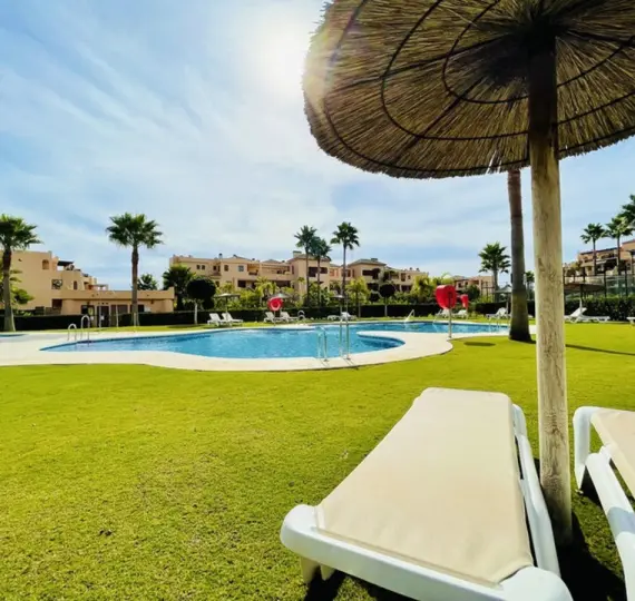 Продажа апартаментов на среднем этаже в Casares Playa