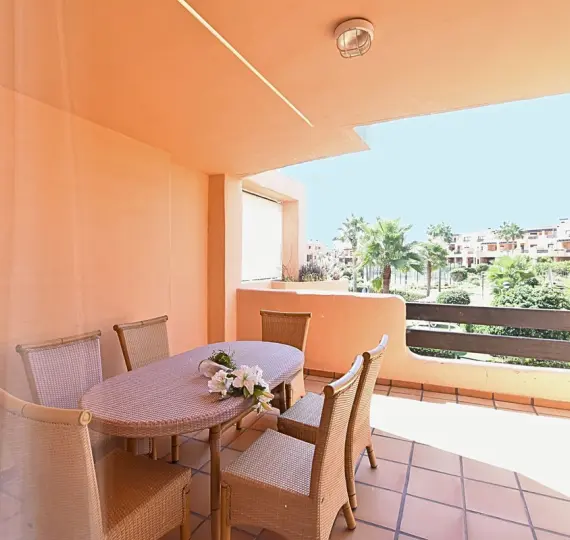 Продажа апартаментов на среднем этаже в Casares Playa