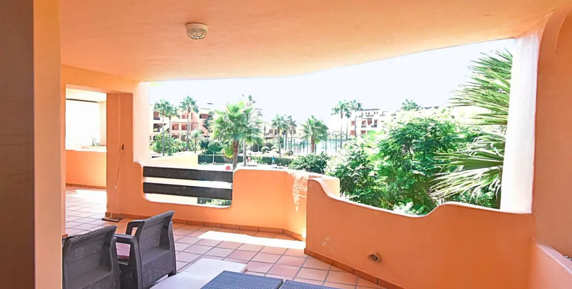 Продажа апартаментов на среднем этаже в Casares Playa 7