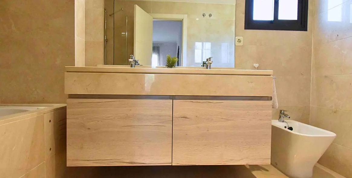 Продажа апартаментов на среднем этаже в Casares Playa 8