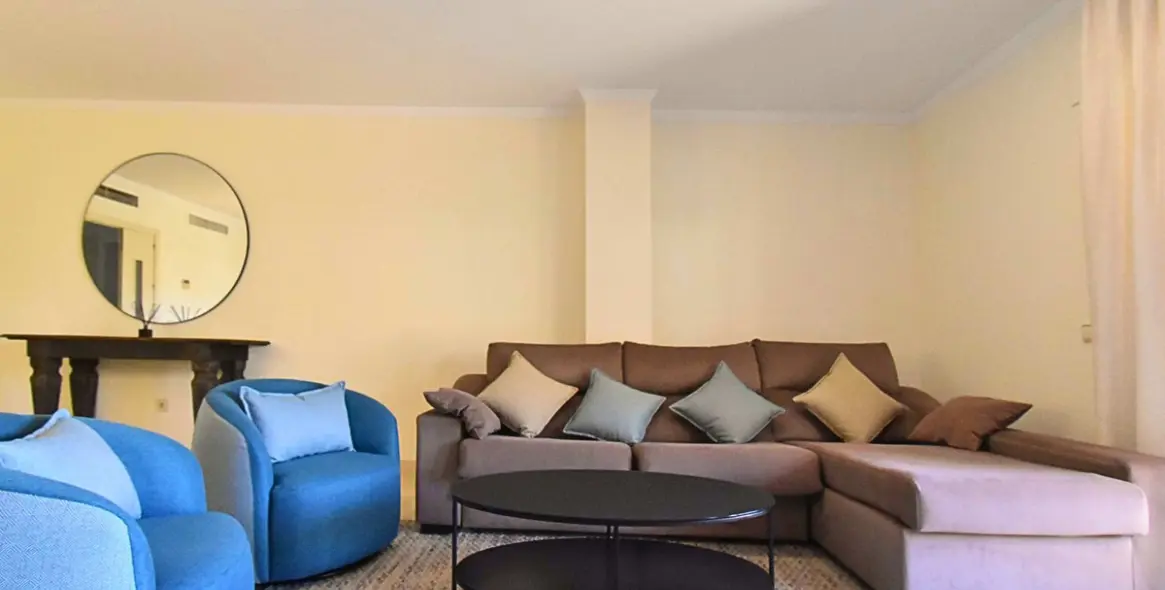 Продажа апартаментов на среднем этаже в Casares Playa 11