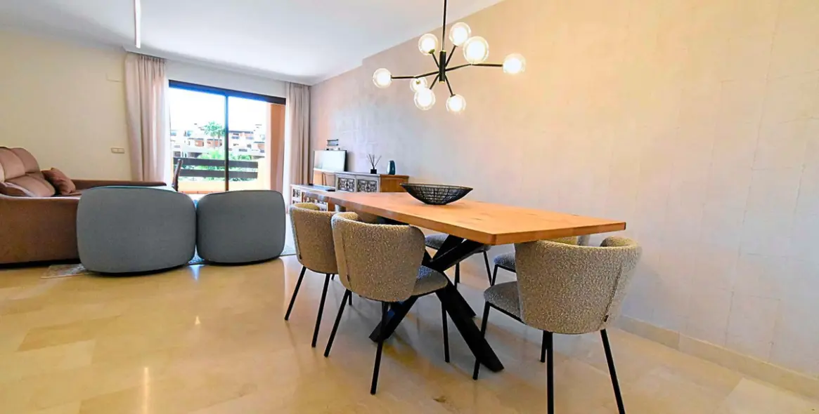 Продажа апартаментов на среднем этаже в Casares Playa 12