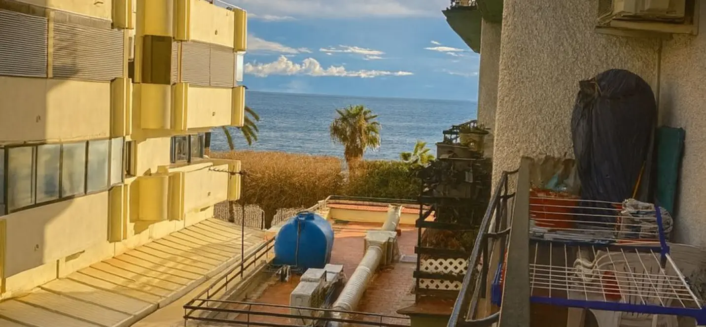 Sale of middle floor apartment in Marbella 0