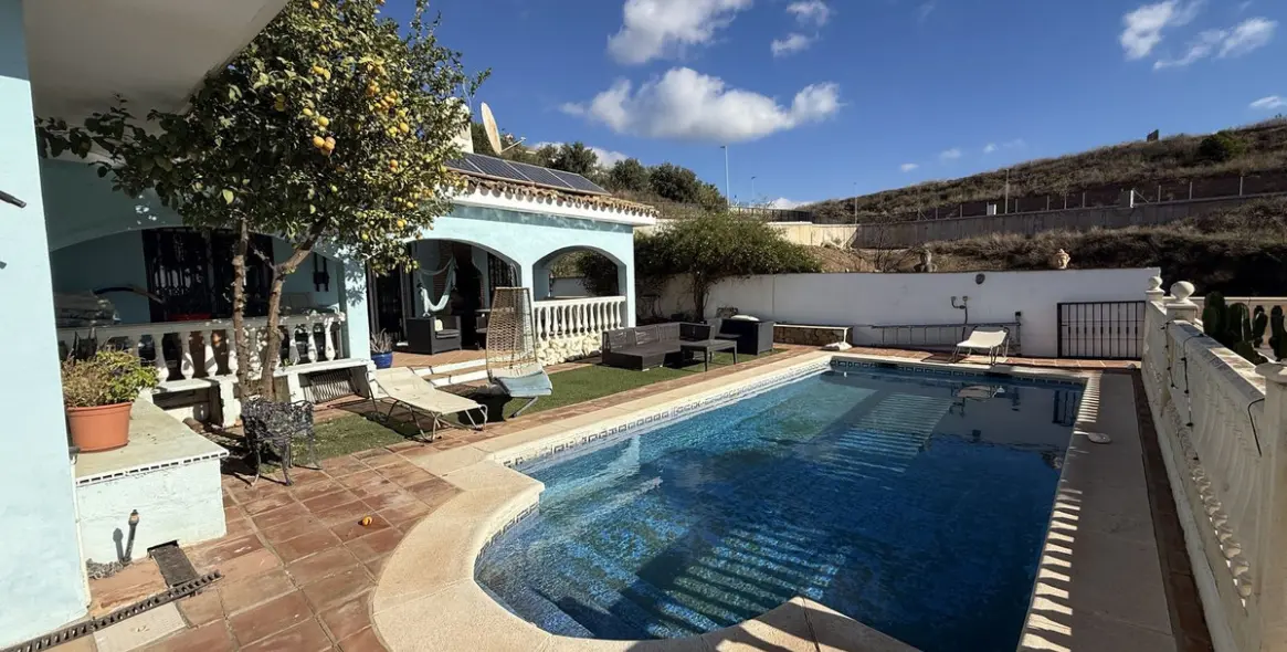 Sale of detached villa in Mijas Golf 2
