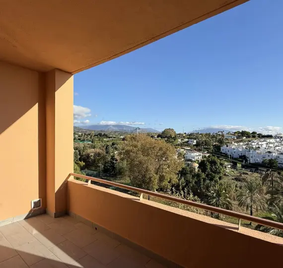 Middle floor apartment R5236099