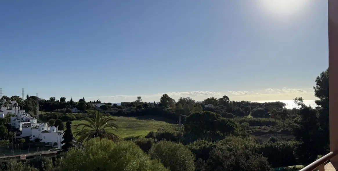 Продажа апартаментов на среднем этаже в Estepona 21