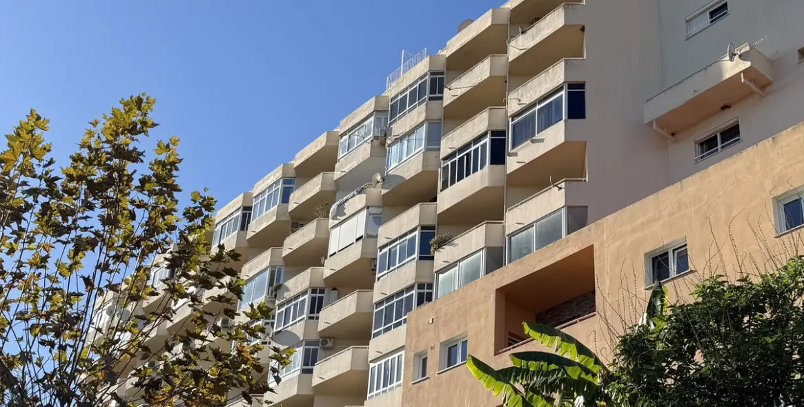 Продажа апартаментов на среднем этаже в Estepona 23