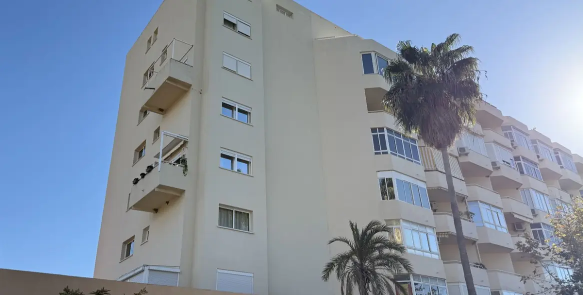 Продажа апартаментов на среднем этаже в Estepona 24