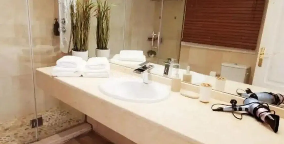 Sale of ground floor apartment in The Golden Mile 20