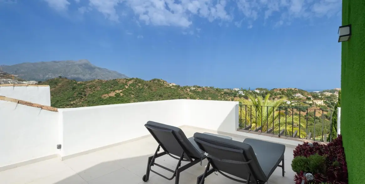 Sale of penthouse in La Quinta 24