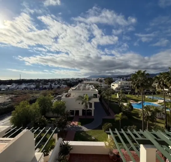 Sale of penthouse in Nueva Andalucía