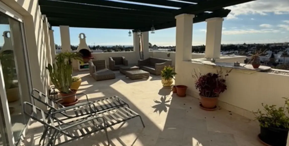 Sale of penthouse in Nueva Andalucía 2