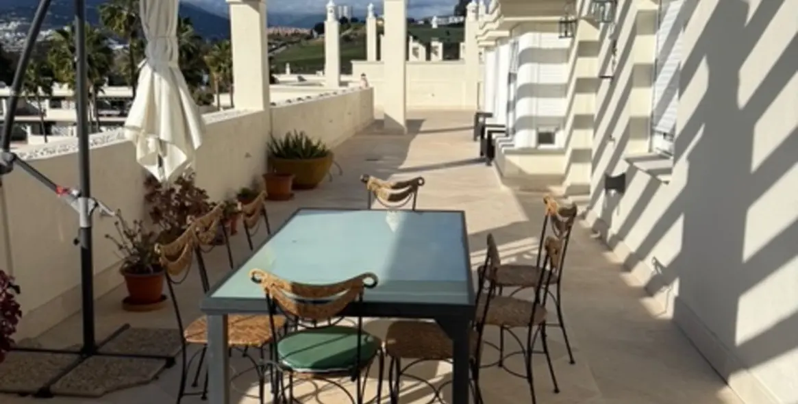 Sale of penthouse in Nueva Andalucía 3