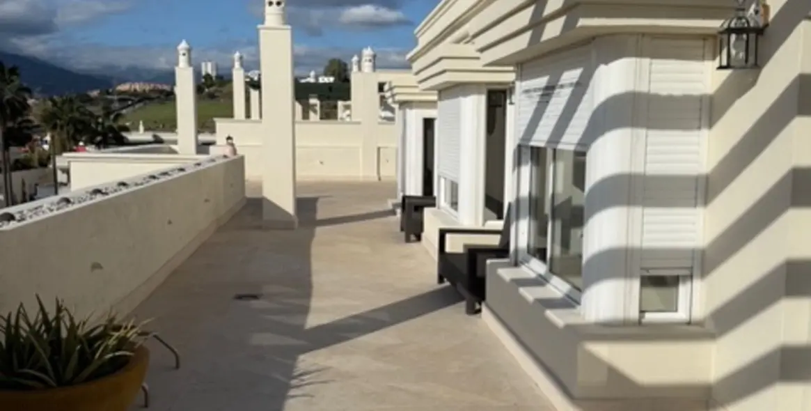 Sale of penthouse in Nueva Andalucía 4