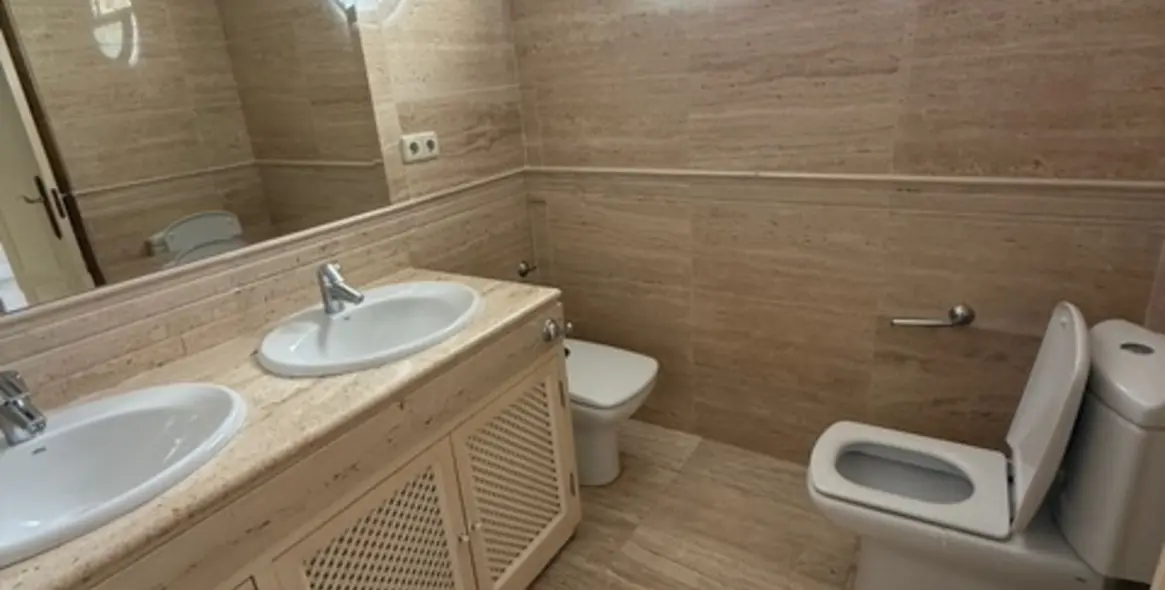 Sale of penthouse in Nueva Andalucía 12