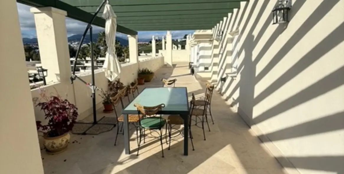 Sale of penthouse in Nueva Andalucía 13