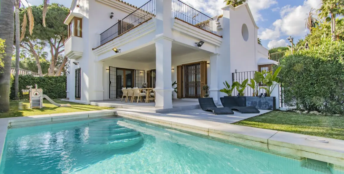 Sale of detached villa in Marbella (district Nagüeles) 1