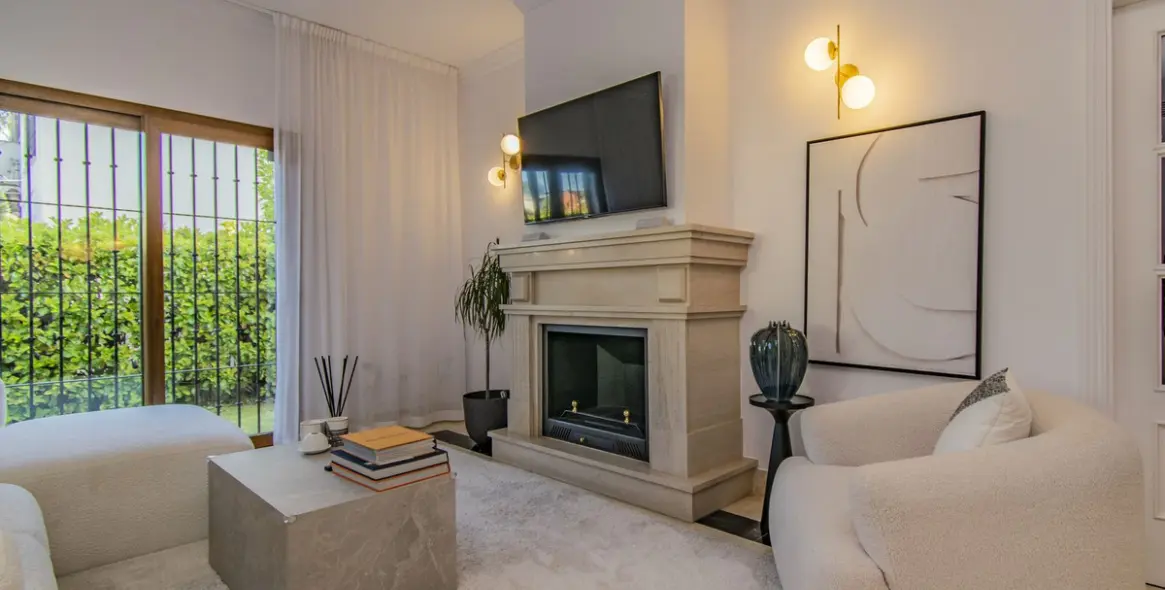 Sale of detached villa in Nagüeles 11