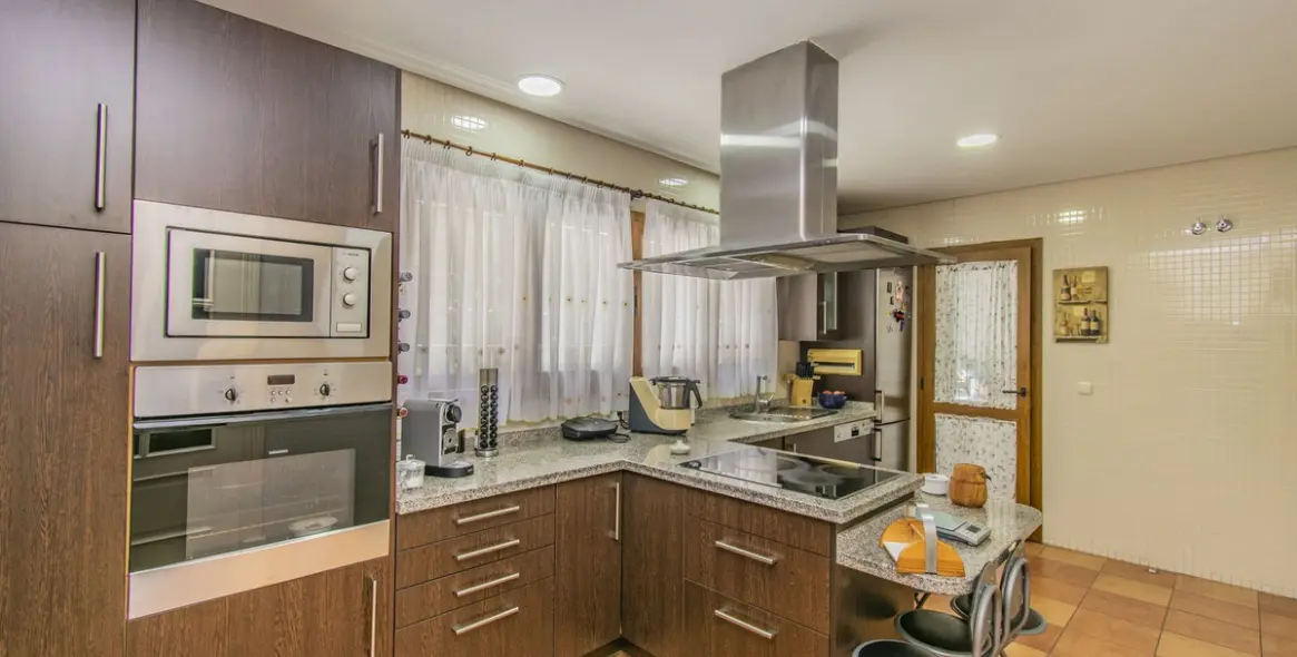 Sale of detached villa in Nagüeles 13