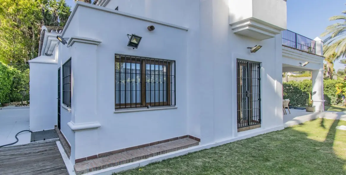 Sale of detached villa in Nagüeles 14