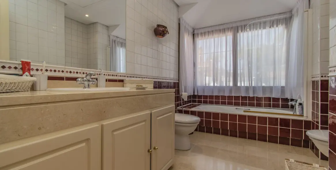 Продажа  отдельно стоящей виллы в Nagüeles 22