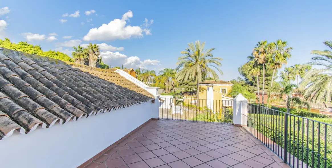 Продажа  отдельно стоящей виллы в Nagüeles 23