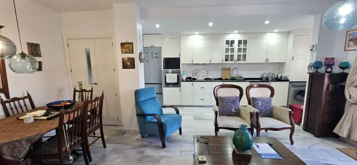 Продажа апартаментов на среднем этаже в Fuengirola 0