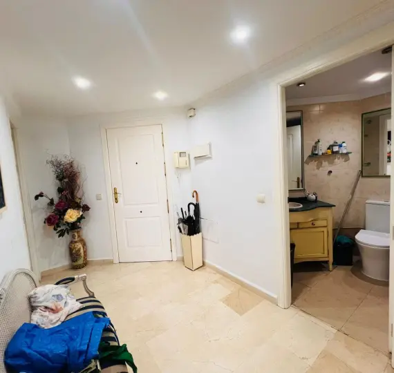 Продажа апартаментов на среднем этаже в Marbella