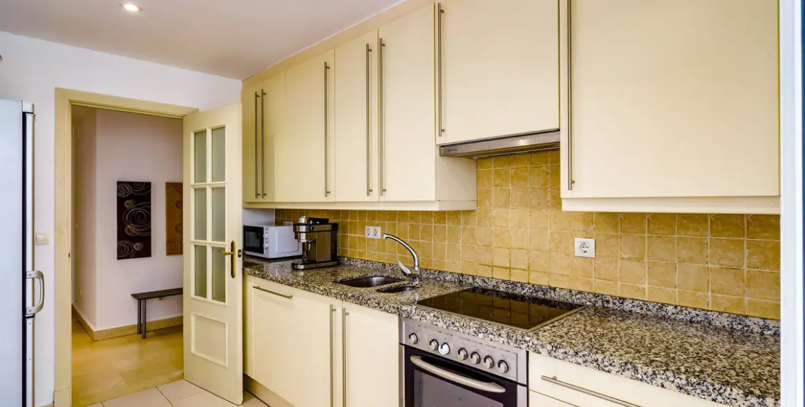 Sale of ground floor apartment in Marbella 3