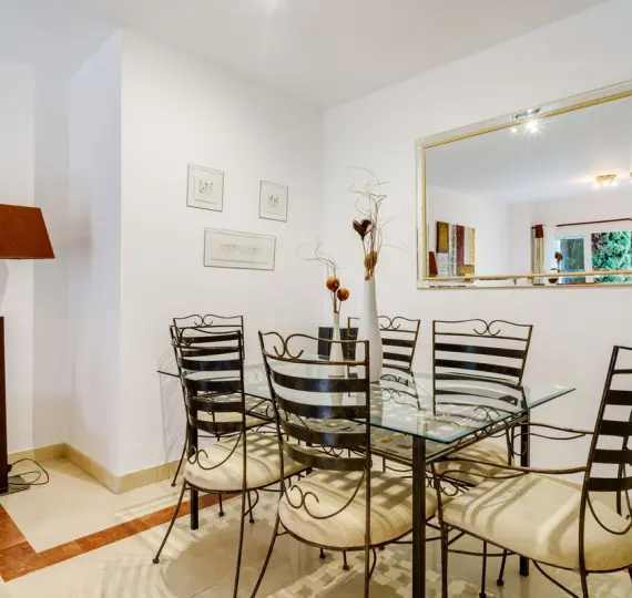 Sale of ground floor apartment in Marbella