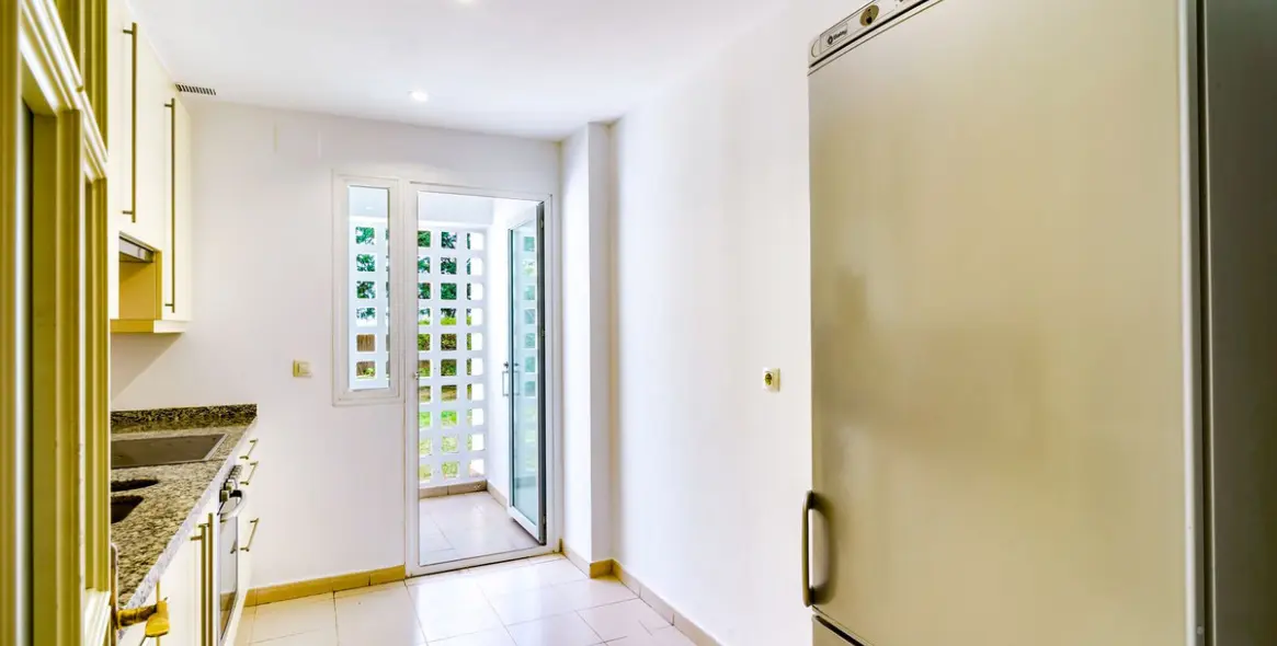 Sale of ground floor apartment in Marbella 19