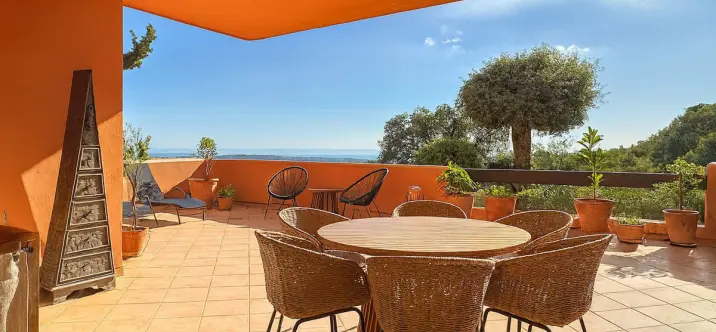 Venta de apartamento en planta media en La Mairena 0