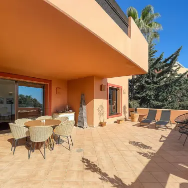 Venta de apartamento en planta media en La Mairena