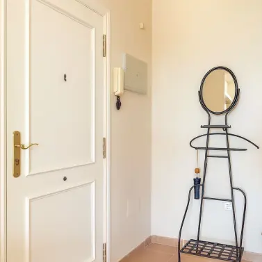 Venta de apartamento en planta media en La Mairena