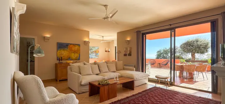 Venta de apartamento en planta media en La Mairena 3