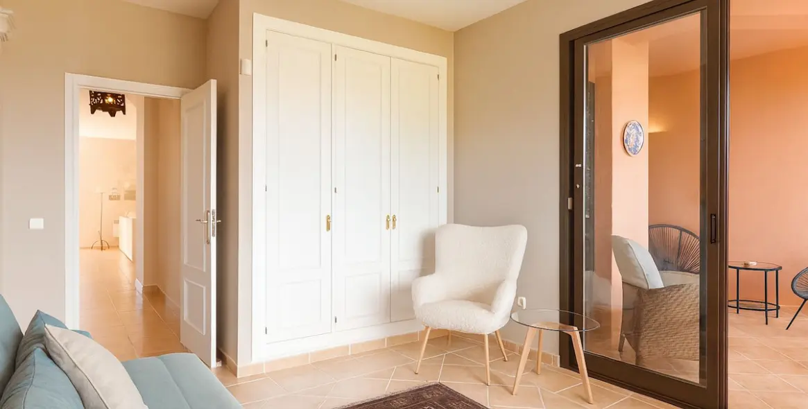 Sale of middle floor apartment in La Mairena 25