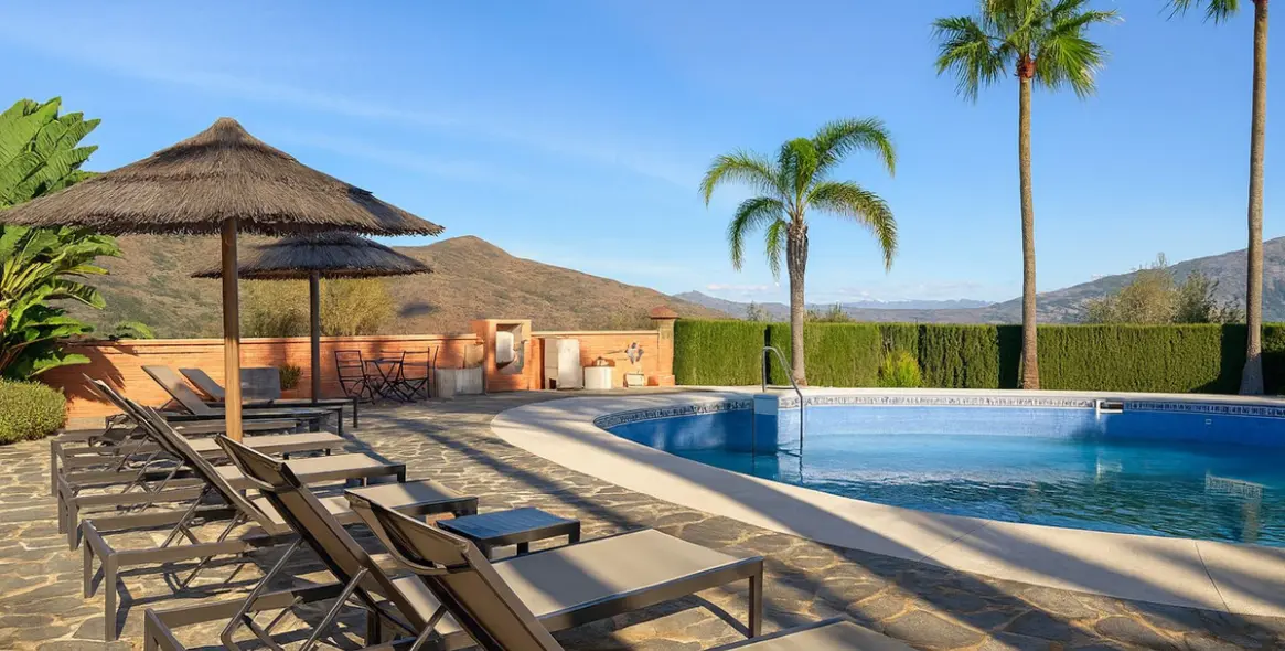 Sale of middle floor apartment in La Mairena 31