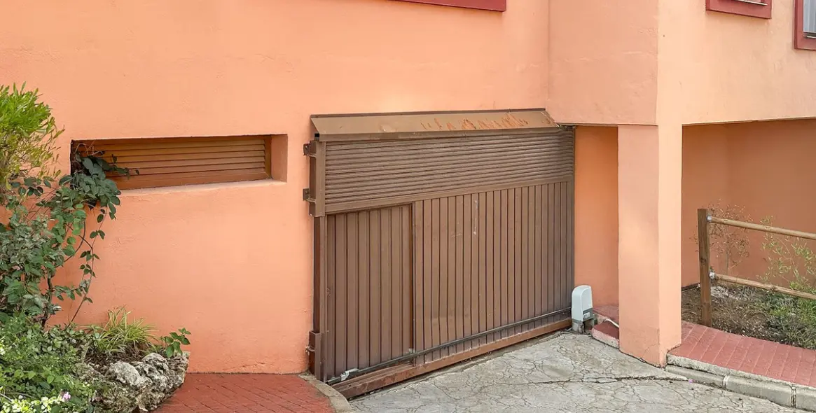 Sale of middle floor apartment in La Mairena 36