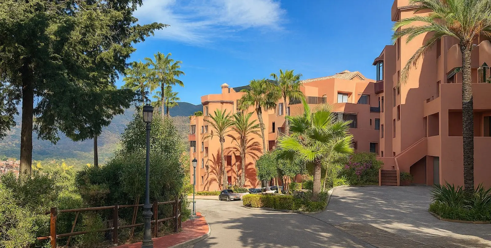 Venta de apartamento en planta media en La Mairena 36