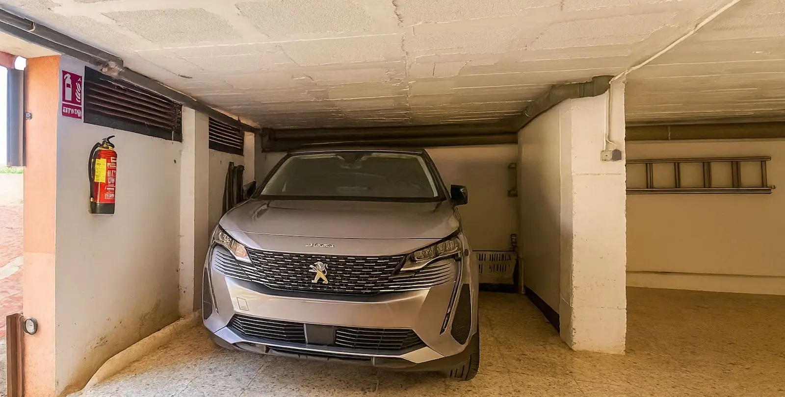 Venta de apartamento en planta media en La Mairena 40